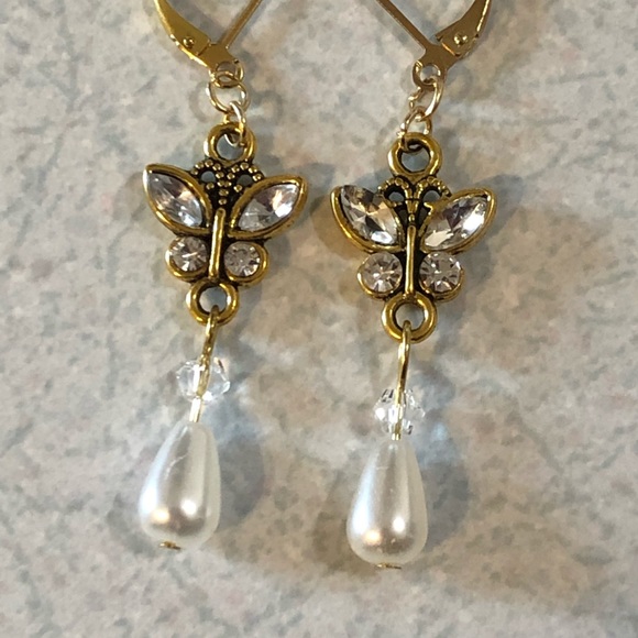 Butterfly Rhinestone Earrings with Pearl Drop - Picture 1 of 8